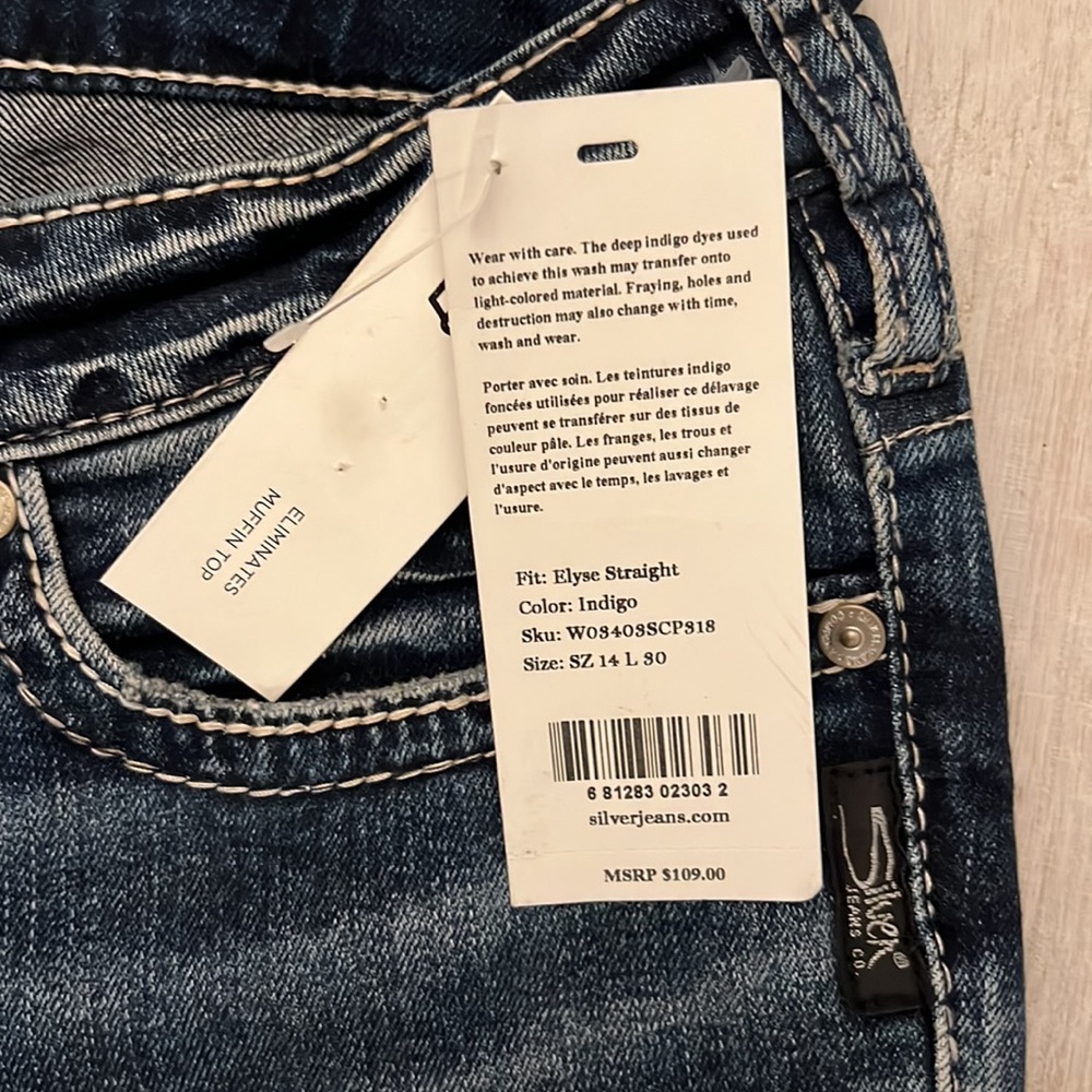 Silver Jeans Co
Women’s Elyse Straight Indigo Blue Jeans
Size 14, Length 30 👖 - Picture 8 of 11